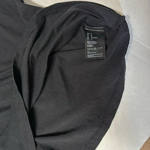 H&M Black Men’s Regular Fit Short Sleeve T-shirt Size Medium - Picture 3 of 4